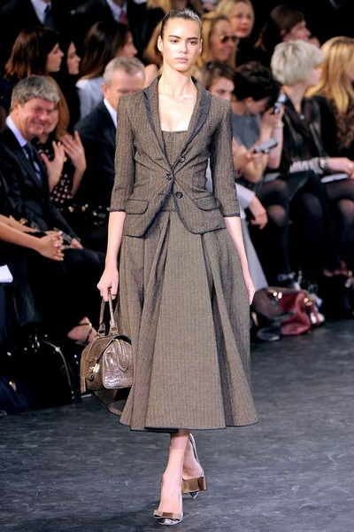 Look 3